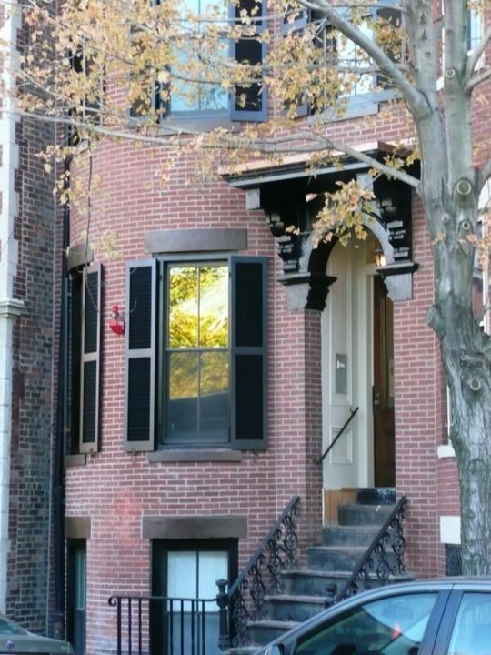 28 Montgomery St, Unit 1 in Boston, MA - Building Photo