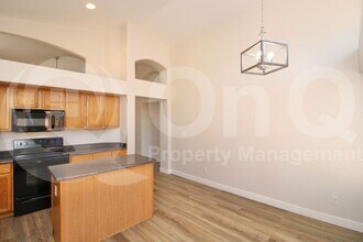 10504 W Coronado Rd in Avondale, AZ - Foto de edificio - Building Photo