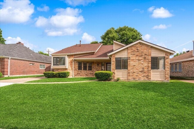 11530 Ella Lee Dr in Houston, TX - Building Photo - Building Photo