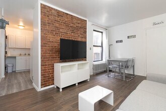 1827 2nd Ave in New York, NY - Building Photo - Building Photo