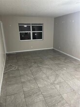 200 Ashbury Rd in Hollywood, FL - Building Photo - Building Photo