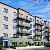 356-370 Bayview Ave in Inwood, NY - Building Photo