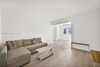 4730 Pine Tree Dr in Miami Beach, FL - Building Photo - Building Photo