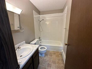 901 18th St, Unit Includes Garage - Lower U in Marion, IA - Building Photo - Building Photo