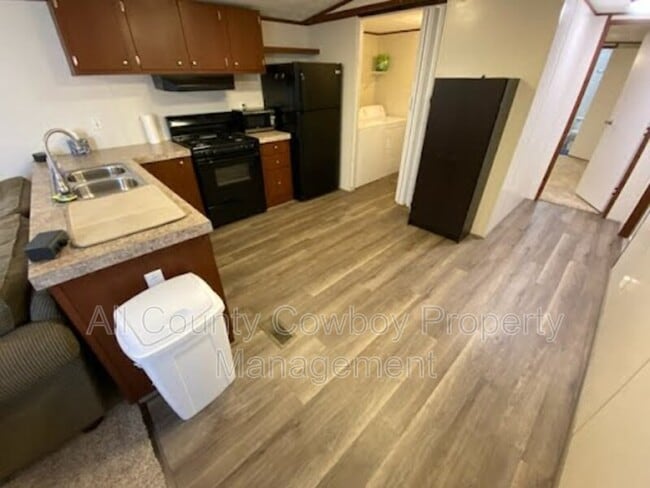 property at 1272 W Lyons St