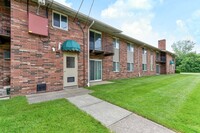 Ellacott Parkway Apartments in Warrensville Heights, OH - Foto de edificio - Building Photo