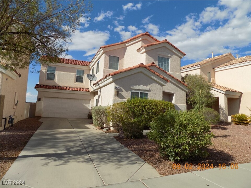 2424 Belt Buckley Dr in Henderson, NV - Foto de edificio