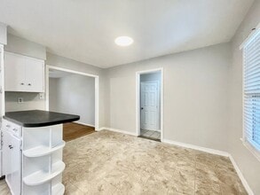 407 Sarah St-Unit -A in San Marcos, TX - Foto de edificio - Building Photo