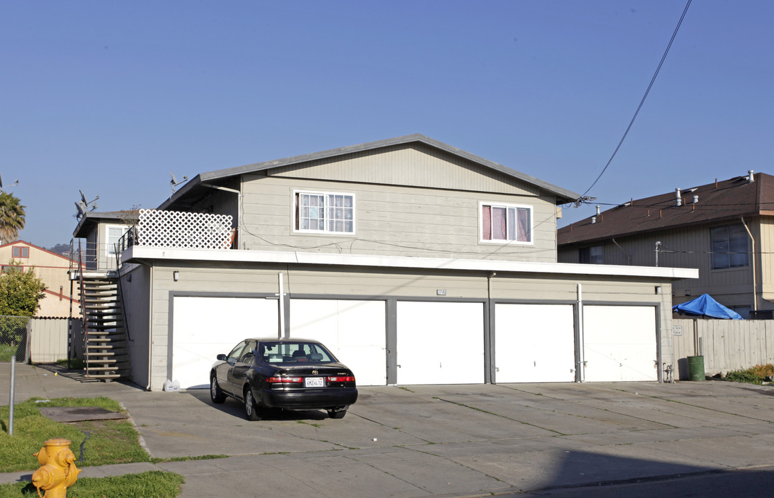 27140 Belvedere Ct in Hayward, CA - Building Photo