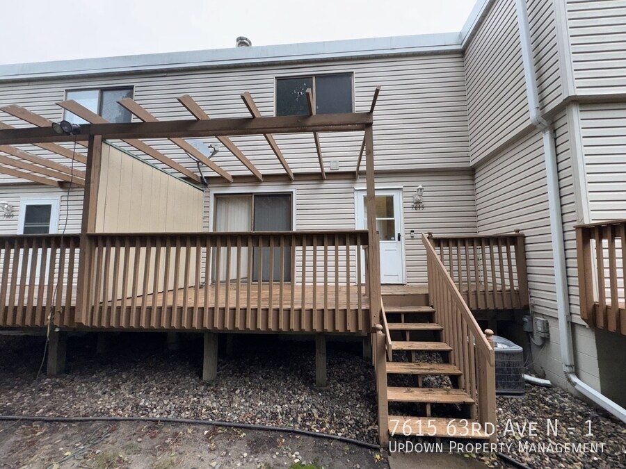 7615 63rd Ave N in Minneapolis, MN - Foto de edificio