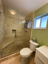 2753 NE 28th St in Lighthouse Point, FL - Building Photo - Building Photo