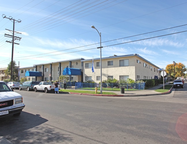 7253-7257 Variel Ave