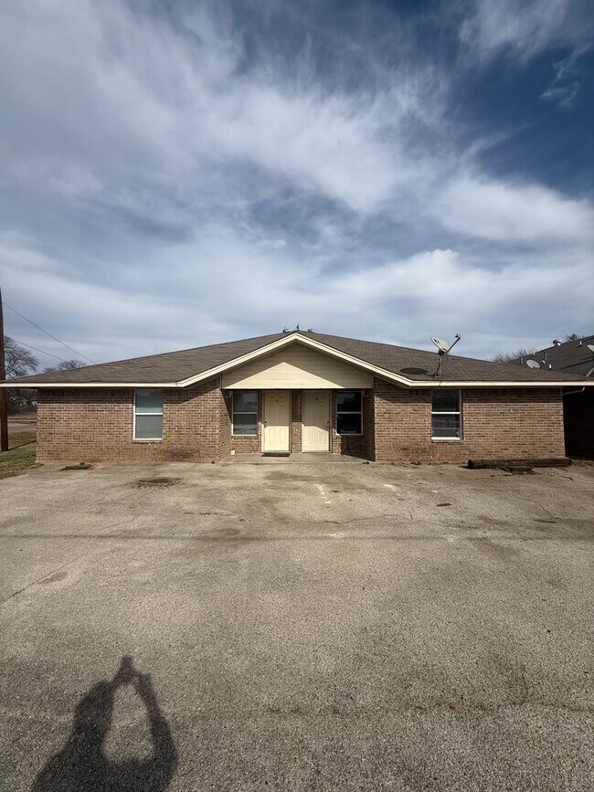 201 E Godley Ave in Godley, TX - Building Photo - Building Photo