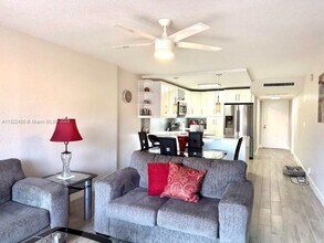 1 Royal Palm Way in Boca Raton, FL - Building Photo - Building Photo