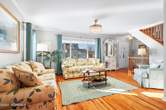 123 Stockton Ave in Ocean Grove, NJ - Foto de edificio - Building Photo