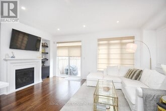 80 Gower Dr in Aurora, ON - Building Photo - Building Photo