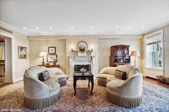 219 E Lake Shore Dr in Chicago, IL - Building Photo - Building Photo