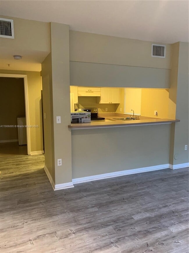 6572 W Sample Rd in Coral Springs, FL - Building Photo - Building Photo