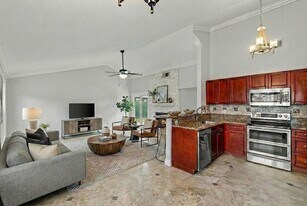 8411 Garden Gate Pl in Boca Raton, FL - Building Photo