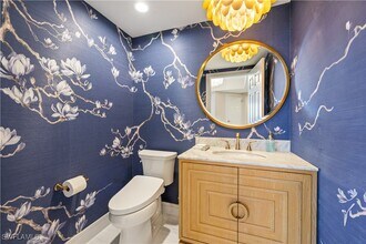 7575 Pelican Bay Blvd in Naples, FL - Building Photo - Building Photo