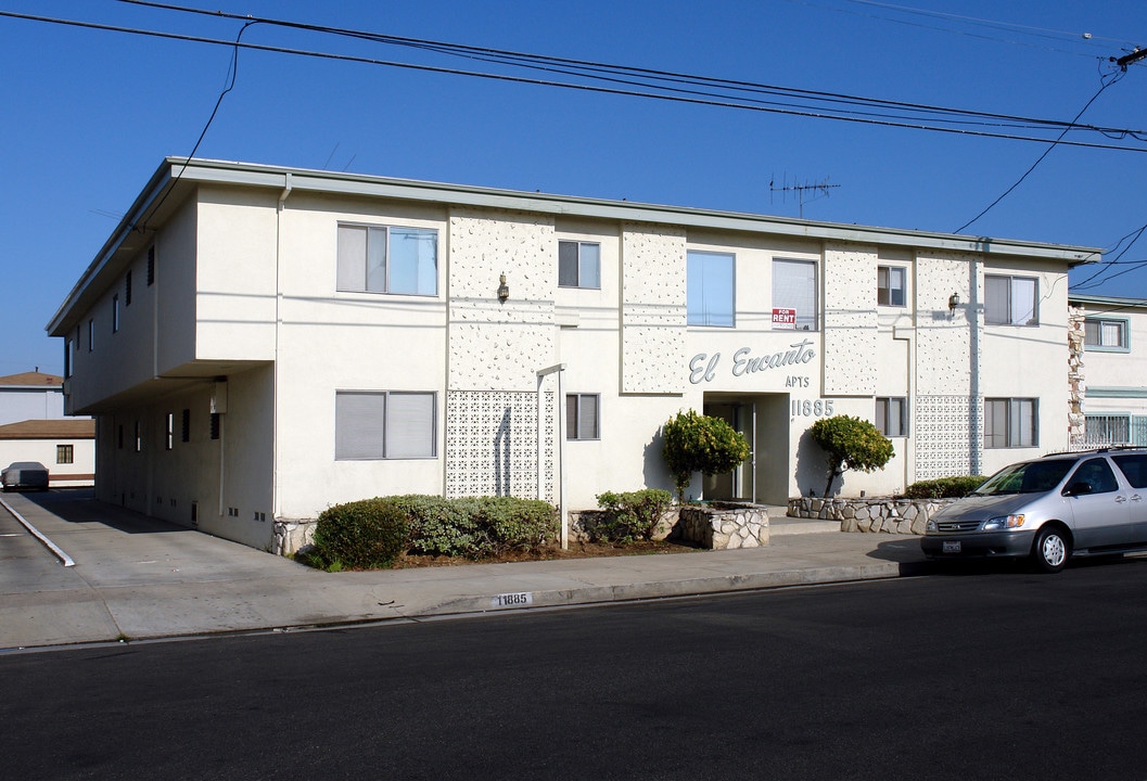 El Encanto in Hawthorne, CA - Building Photo