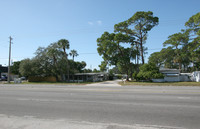 Wayside Glen Mobile Home Park in Bradenton, FL - Building Photo - Building Photo