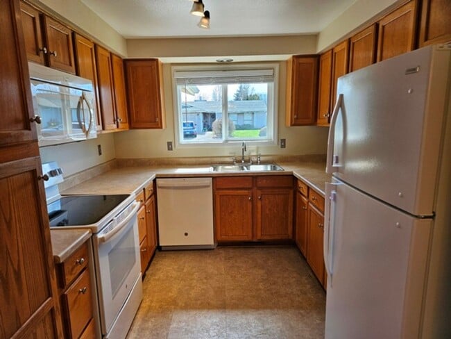 4555 Swallow Ct NE in Salem, OR - Building Photo - Building Photo