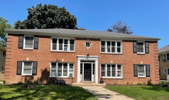 8012 W North Ave, Unit 4 in Wauwatosa, WI - Building Photo