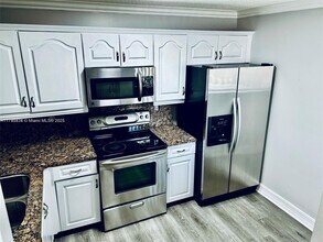 15711 SW 137th Ave in Miami, FL - Building Photo - Building Photo