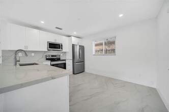 532 NW 43rd Ct-Unit -532 in Miami, FL - Building Photo - Building Photo