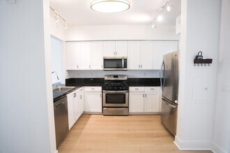 1587 Brunswig Ln in Emeryville, CA - Building Photo - Building Photo