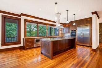 3524 Mathers Ave in West Vancouver, BC - Building Photo - Building Photo