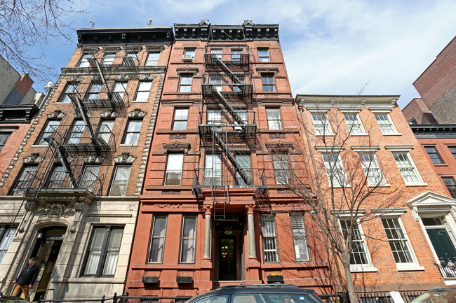 247 W 11th St in New York, NY - Foto de edificio - Building Photo