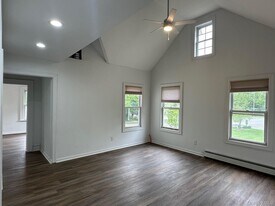 959 Montauk Hwy in Oakdale, NY - Building Photo