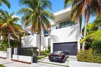 773 NE 77th Terrace in Miami, FL - Building Photo - Building Photo