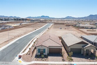 117 Royal Cascade Ave in Henderson, NV - Building Photo - Building Photo