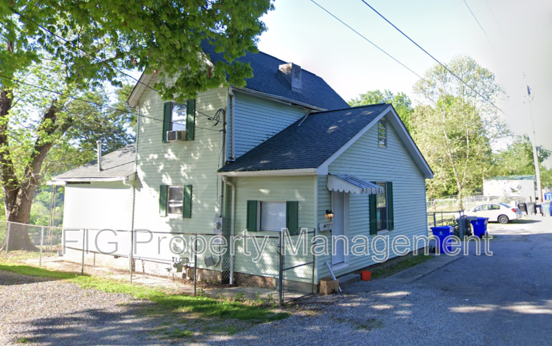 525 Sewanee St in Harriman, TN - Building Photo