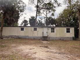 7647 Ebson Dr in North Fort Myers, FL - Building Photo