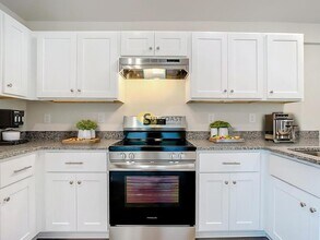 6349 Spinnaker Blvd in Englewood, FL - Building Photo - Building Photo
