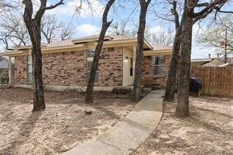 2408 Miguel Ln in Arlington, TX - Building Photo - Building Photo