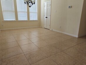 5551 Twin Rivers Ln in Sugar Land, TX - Foto de edificio - Building Photo