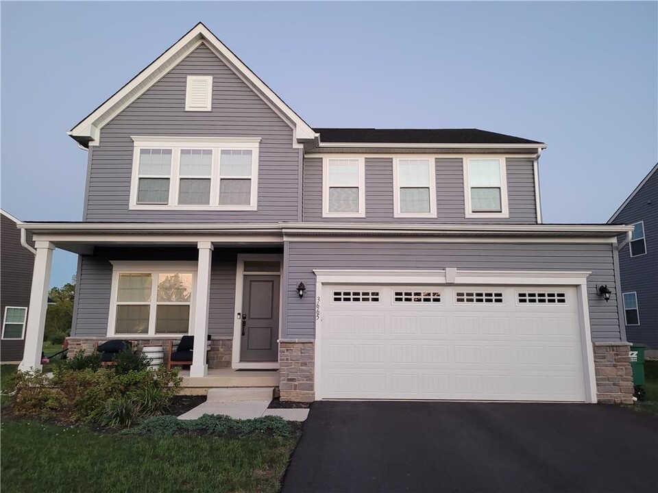 3665 Sweet Meadow Ct in Macungie, PA - Foto de edificio