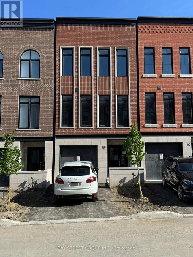 28 Chestnut Ct in Aurora, ON - Building Photo - Building Photo