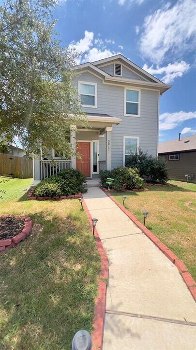 2017 Arborside Dr in Austin, TX - Foto de edificio