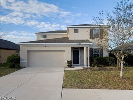 13715 Garden Hills Dr in Spring Hill, FL - Building Photo