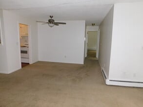 85 Oxbow Dr in Glastonbury, CT - Building Photo - Building Photo