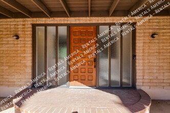 6861 E Hawthorne Cir in Tucson, AZ - Foto de edificio - Building Photo