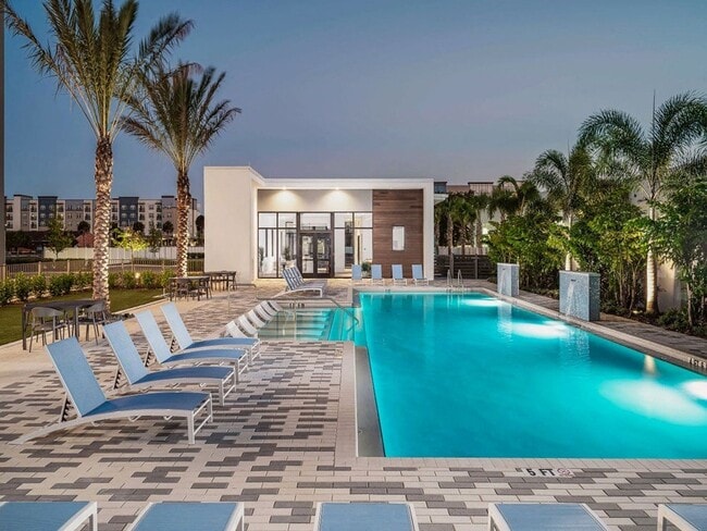 Elements on Third in St. Petersburg, FL - Building Photo - Building Photo