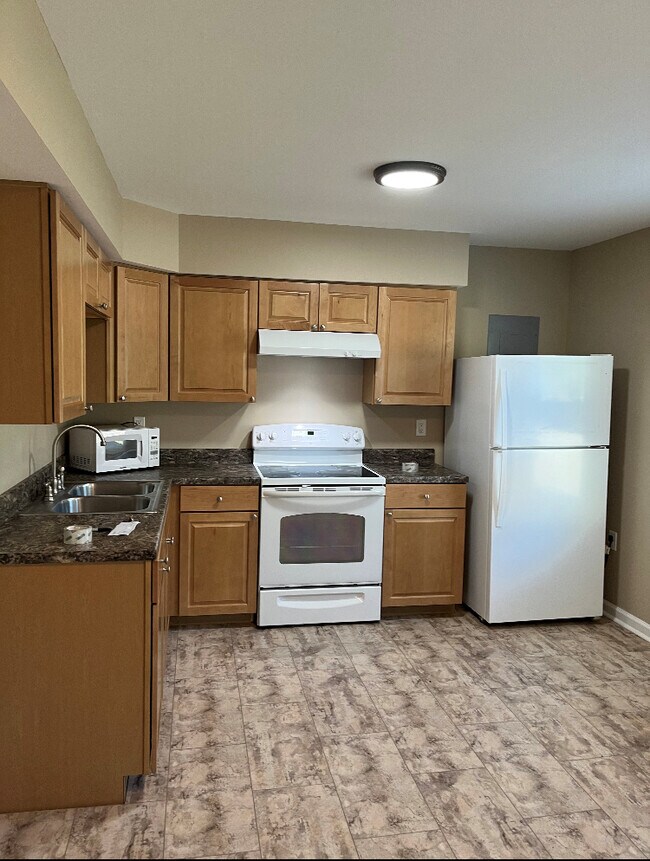 208 Hackberry Dr in Winchester, VA - Building Photo - Building Photo