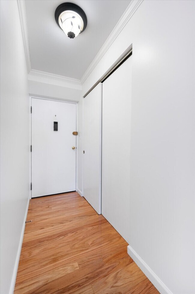 100 W Butterfield Rd in Elmhurst, IL - Building Photo - Building Photo